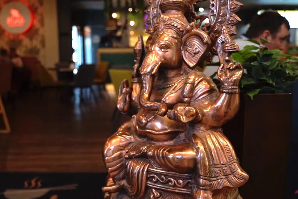 Vasest Ganesha kuju Monk Saaremaa saalis